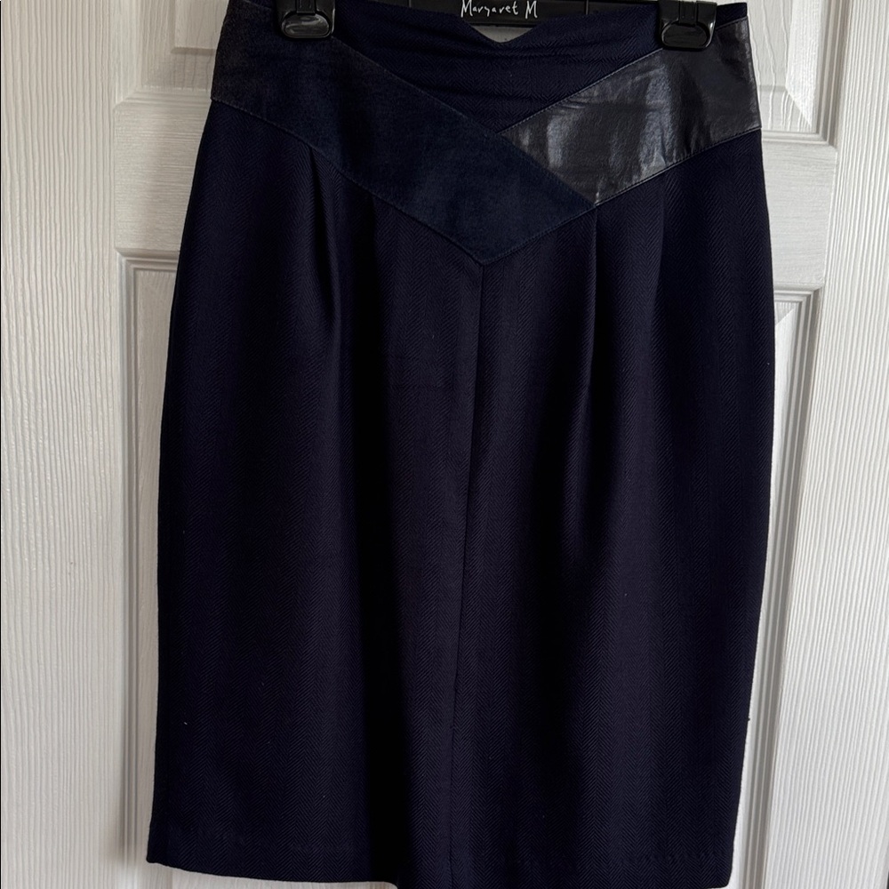 Navy wool Skirt with stylish leather and suede details at waist